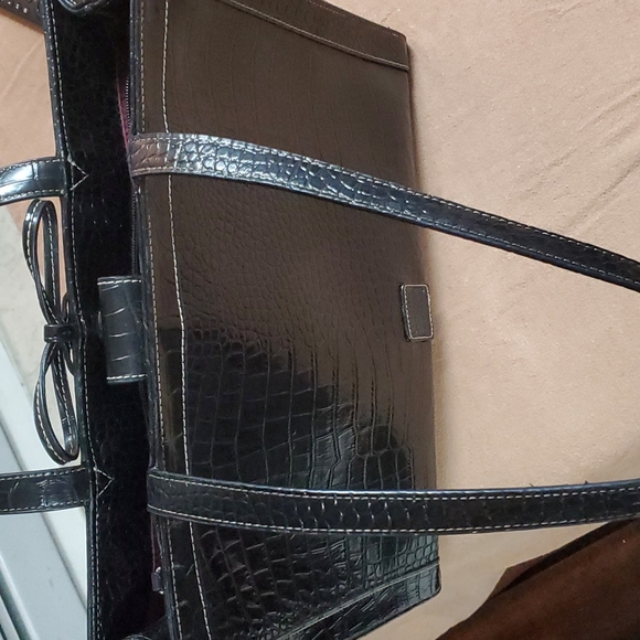 ***Woman's purse - Picture 3 of 5